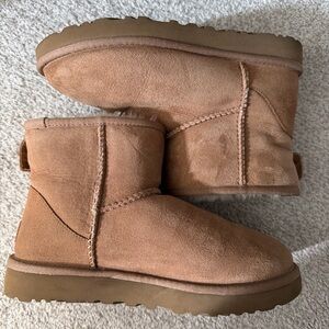 Women’s classic mini UGG